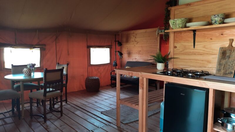 Safaritent met sanitair