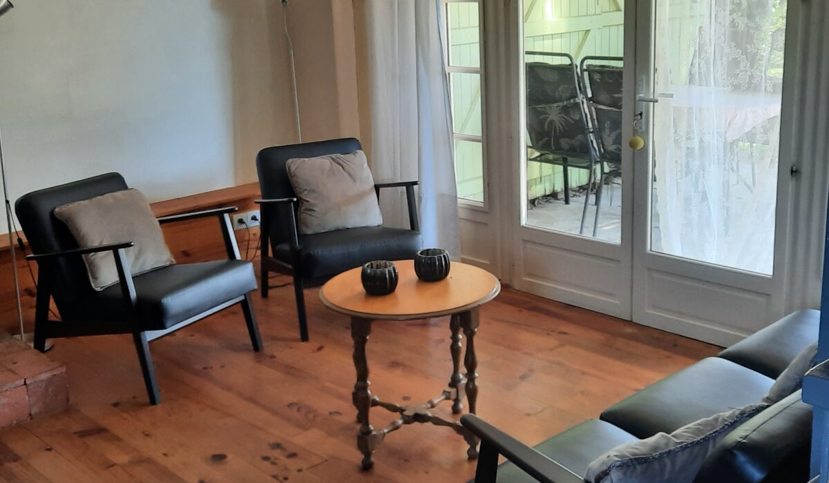 woonkamer met openslaande tuindeuren