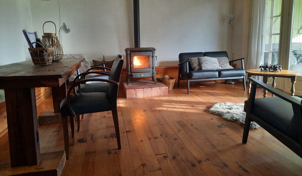 Woonkamer met houtkachel